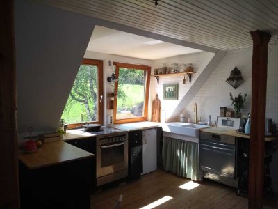 Idyllische Dachwohnung mit tollen Ausblicken, 2,5 Zimmer, 2 Balkone, Wohnküche mit Kaminofen
