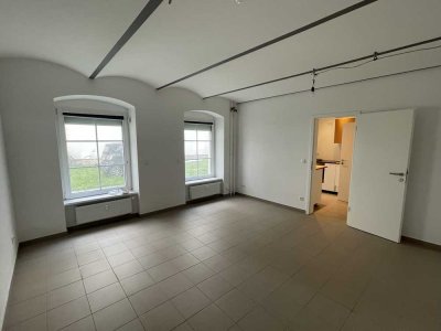 Kleine Studentenwohnung mit eigener kleiner Grünfläche