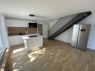 Neubau luxuriöse 2,5-Zimmer-Wohnung mit hochwertige EBK