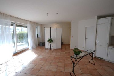 Charmante 1+ Zimmer Wohnung im EG mit 23m² Terrasse unweit Halensee in Berlin Grunewald