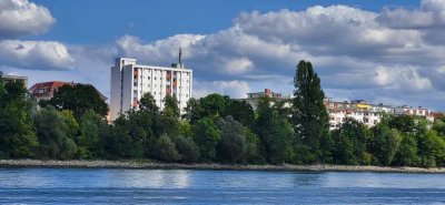 mit Rheinblick, 3. OG, Aufzug, keiner Balkon, nur mit Wohnberechtigungsschein