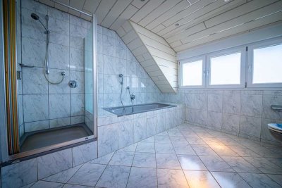 Charmante 3,5-Zimmer Dachgeschosswohnung in Baden-Baden Varnhalt, Kündigungssicher