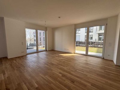 Lichtdurchflutete 3-Zimmer-Wohnung mit 2 Terrassen und Garten in direkter Rheinlage