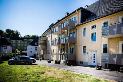 Für kleine Familien: 4 Zimmerwohnung im Dachgeschoss mit Balkon