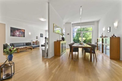 Von Privat: Geräumige, stilvolle 8-Zimmer-Maisonette-Wohnung mit lux. Innenausstattung/Garten