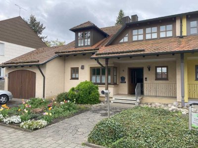 Preiswerte, gepflegte Doppelhaushälfte in Ingolstadt-Gerolfing, 5 Zimmer, EBK, Garage, Garten