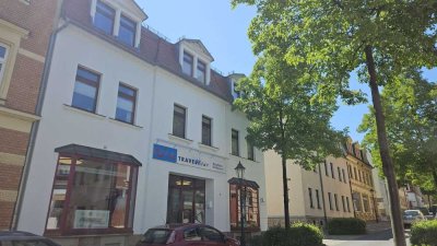 Helle Dachgeschoßwohnung mit EBK und Tageslichtbad/-küche, Stellplatz vorhanden