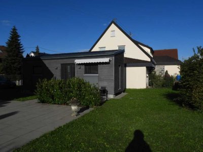 Helles Tiny-House im Grünen