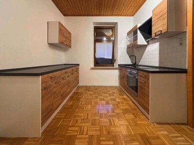 KL - Nähe Klinikum, 2 ZKB, neue EBK, Tageslichtbad, Carport