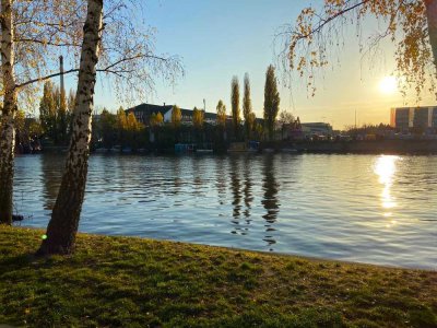Terrassentraum an der Spree – mit Blick in den grünen Innenhof