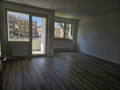 Renovierte 4-Zimmer-Wohnung mit Balkon in Ganderkesee-Mitte: Ideal für Pärchen & Familie !