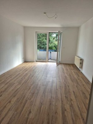 Zentrale 4 Zimmer Erdgeschosswohnung mit Balkon und Stellplatz