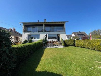 Zwei auf einen Streich: Vermietetes, gepflegtes  Zweifamilienhaus mit Garten  und  Garage
