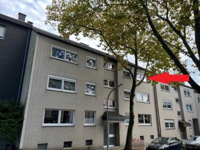 Großzügige 3 Zimmer Wohnung mit Einbauküche, Gäste WC und Balkon