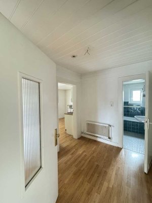 FÜR STUDIERENDE: 2,5-Zimmerwohnung in zentraler Innenstadtlage