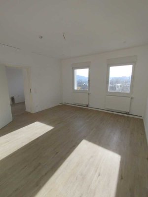 3 Zi Whg 100m2 mit Terrasse, eigenem Garten, eigenem Eingang und viele Extras.