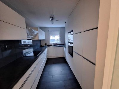 Neuwertig & Energiesparend! 5-Zimmer-Doppelhaushälfte mit EBK in Hanau zu vermieten