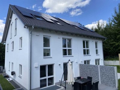 Geräumige Doppelhaushälfte mit Garage in Fahrenzhausen zu erwerben!