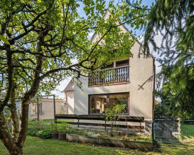 Geräumiges 1-2 Familienhaus mit großem Garten in ruhiger Lage