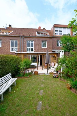 Reihenmittelhaus als Einfamilienhaus sowie als Mehrgenerationenhaus nutzbar inkl. zwei Stellplätzen