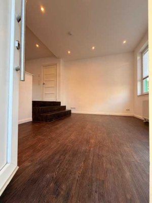 Renovierte 2,5 Zimmerwohnung mit Terrasse/Garten