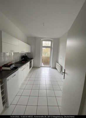 Sehr schöne und geräumige Zweiraumwohnung in der Ackerstraße mit Balkon