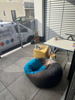 Geschmackvolle, neuwertige 2-Zimmer-Hochparterre-Wohnung mit geh. Innenausstattung mit Balkon