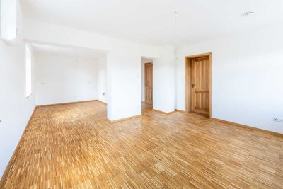 ERSTBEZUG nach Sanierung! – Hochwertige 2-Zimmer-Wohnung mit übergroßem Balkon (WE 3)