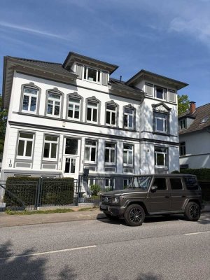 Frisch sanierte 2-Zimmer-Altbauwohnung mit Balkon