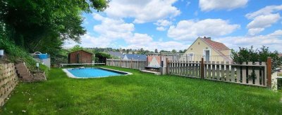 Großzügiges 5 Zimmer Haus mit Swimming Pool, Dachterrasse und Fernblick