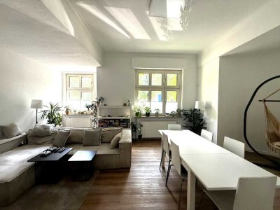 Stilvolle 3-Zimmer-Erdgeschosswohnung mit kleinem Garten – Wohnen mit historischem Charme