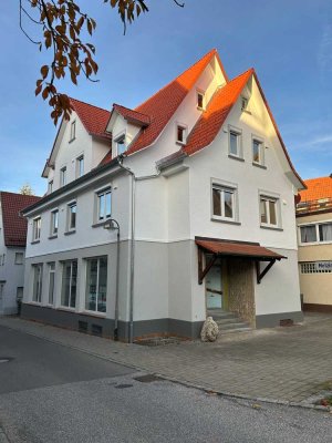 Erstbezug nach Kernsanierung - Großzügige 5-Zimmer Wohnung mit 132qm im 1. OG