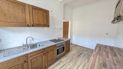 +++ großzügige 2-Raum-Wohnung mit Einbauküche und Wannenbad +++