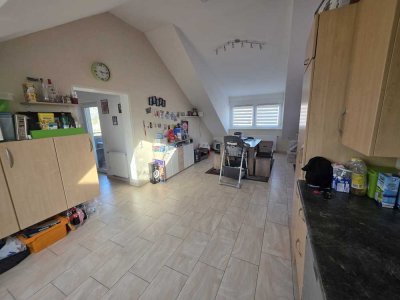 3 - 4 Zimmer Dachgeschoss Wohnung mit Balkon in Friedberg Dorheim