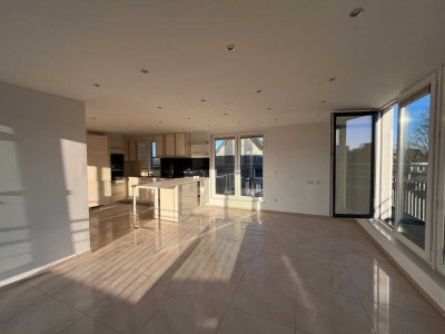 Exklusive 3 Zimmer Penthousewohnung mit umlaufender Dachterrasse & Carport