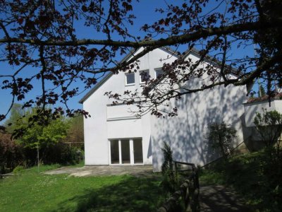 **Traumhafte Wohnung mit Gartennutzung in absolut ruhiger und idyllischer Wohngegend**