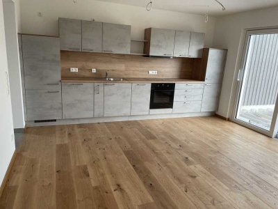 Erstbezug mit Terrasse und EBK: Stilvolle 2-Raum-Erdgeschosswohnung mit geh. Innenausstattung