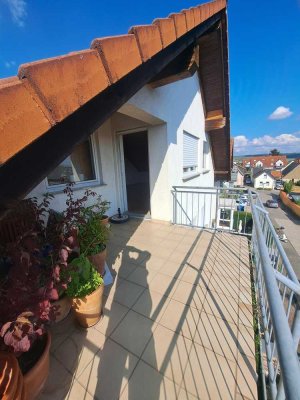 Großzügige renovierte 4,5-ZKBB Wohnung mit Garage, großem Speicher und Badewanne