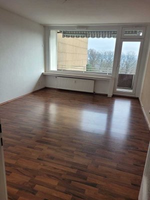 Helle freundliche 2-Zimmer-Wohnung mit Balkon und Fernblick sucht nette Mieter