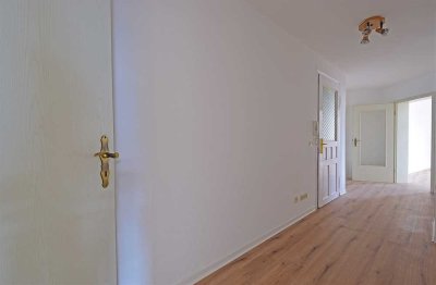***Komplett renoviert - schicke 3-ZKB-Wohnung im Stadtkern von Zwönitz***