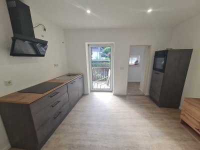 Renovierte 2-ZKB-Wohnung mit Balkon in zentraler Lage von Scheidt
