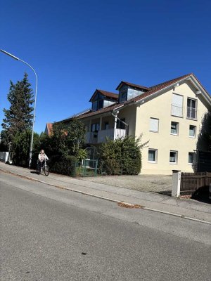 Sonnige Dachgeschoßwohnung in zentraler Lage