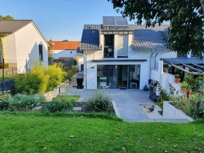 Neuwertige Doppelhaushälfte mit vier Zimmern, EBK und diversen Extras in Weisenau, Mainz