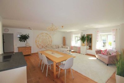 **Nähe Bahnhof  - Traumhaft schöne ca. 130 m² Wohnung mit Lichtinnenhof in Kolbermoor**
