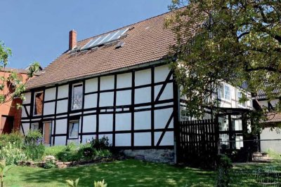 Provisionsfrei – FACHWERKHAUS mit großem Grundstück, VERMIETUNGSPOTENTIAL &
Option zur Pferdehaltun