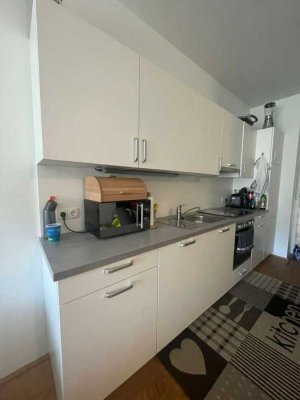 Erstbezug mit Balkon und Einbauküche: Geschmackvolle 3-Raum-Wohnung mit geh. Innenausstattung