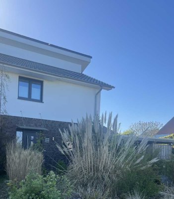 Gemütliches Zuhause mit viel Platz in moderner DHH, 2 Schlafzimmer, großer Garten
