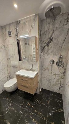 Moderne helle 2 Zi.-Whg im 1. OG mit Aufzug, toller Blick, komplett renoviert und saniert!