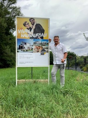 FAMILIENGLÜCK BEGINNT MIT IHRER ENTSCHEIDUNG FÜR DEN BAU DES EIGENEN HAUSES! TEL.: 0171 4863595