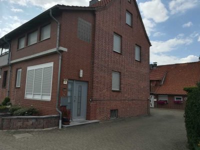 Doppelhaushälfte in Ortsrandlage an einem Privatweg